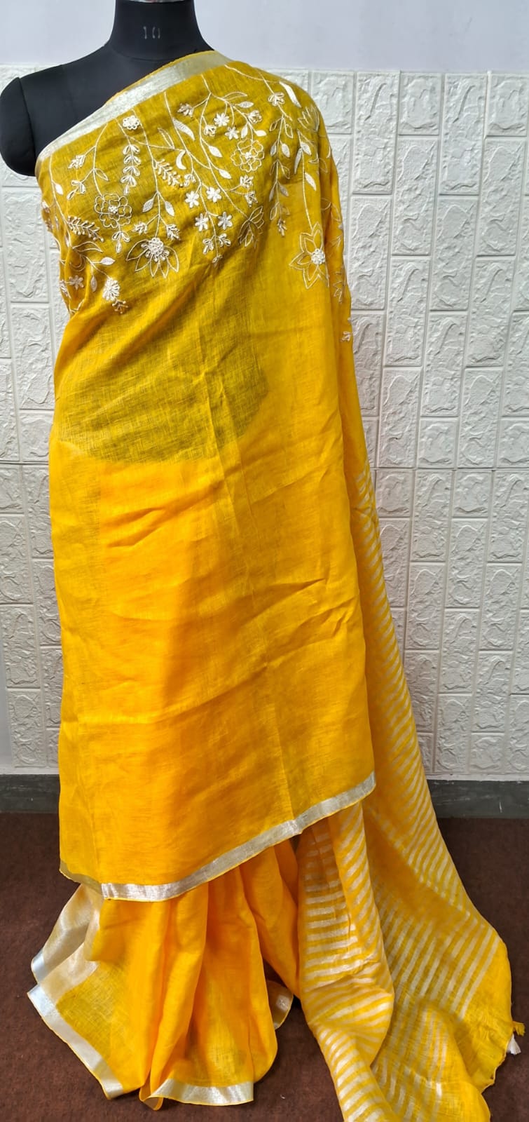 Pure Linen By Linen Embroidery   Saree With  Blouse