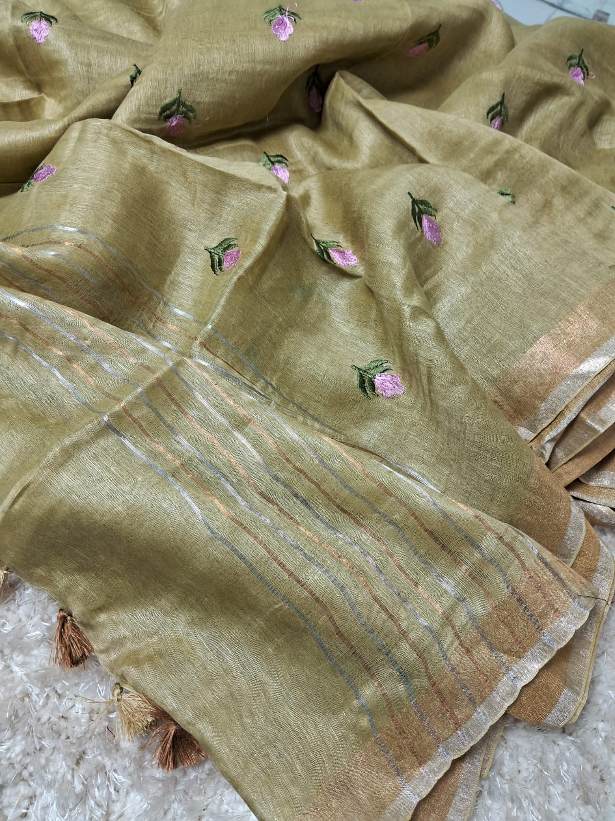 Pure Linen By Linen Embroidery   Saree With  Blouse