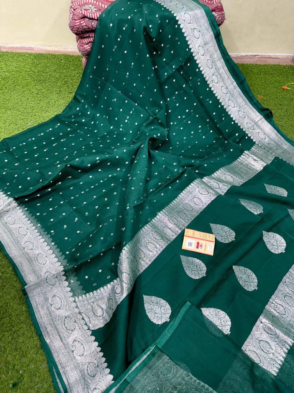 Pure Hand loom Khaddi Chiffon Georgette Saree with Silver Zari Weaving blouse