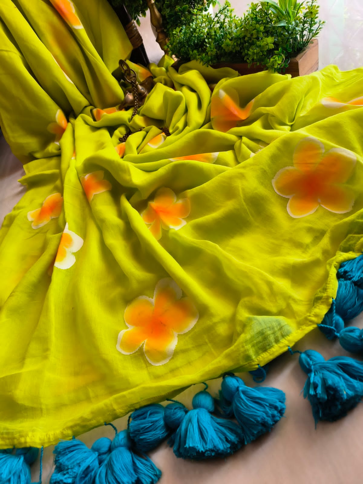 Beautiful Mulmul   Cotton Flowers design Hand Painted Saree