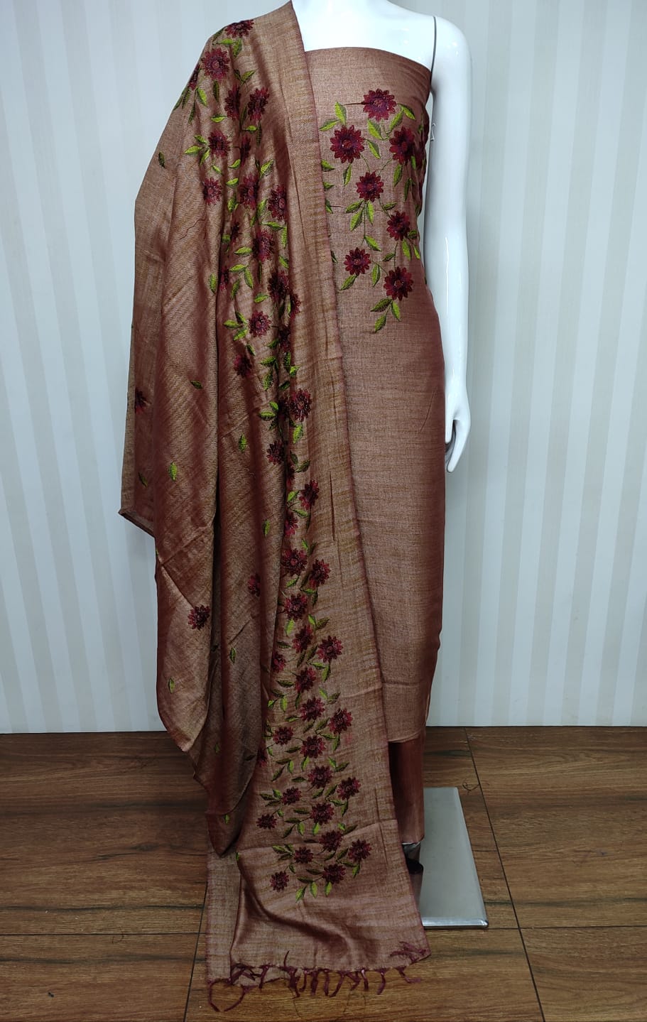 Pure Khaddi Cotton Linen Unstitched Suit.